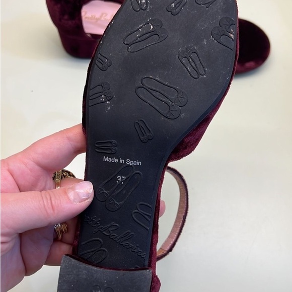 PRETTY BALLERINAS MADE IN SPAIN Elegant Velvet Ankle Strap Heels - Burgundy - Picture 4 of 6